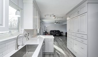 555 Hyannis Dr, Avon, IN 46123