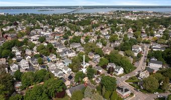 4 Findlay Pl, Newport, RI 02840