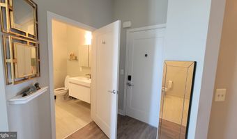 989 S BUCHANAN St 409, Arlington, VA 22204