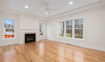 74 Cardinal Rd, Cranston, RI 02921