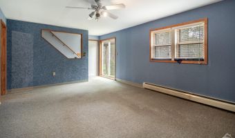 86 Superstitious Dr, Athens, NY 12015