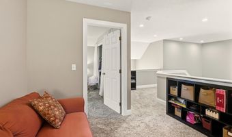 617 Eaton Dr, Aurora, OH 44202