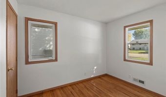 148 Spruce Dr, Apple Valley, MN 55124