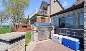 8115 Colony Dr, Algonac, MI 48001