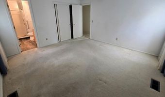 1003 Crestview Dr, Angola, IN 46703
