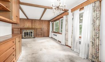 34 Valerie Ln, Danbury, CT 06811