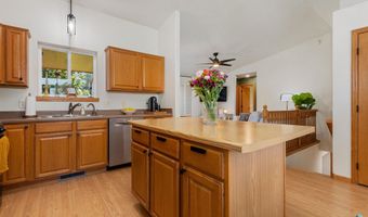 708 S 6th Ave, Brandon, SD 57005