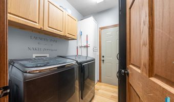 305 S Spring Pl, Brandon, SD 57005