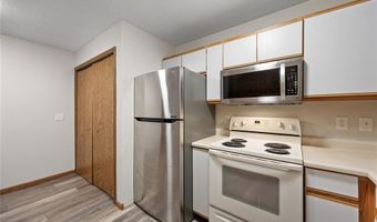158 Elm Ridge Dr, North Liberty, IA 52317