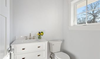 1 Knowlton Ct, Bristol, RI 02809