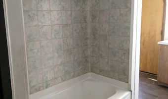 215 N H St, Albion, WA 99163