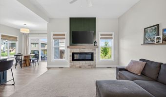 713 NE Country Meadow Dr, Ankeny, IA 50021