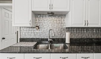 9862 Glenmont Dr, Affton, MO 63123