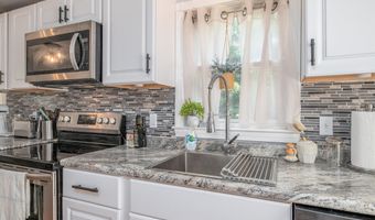 795 Riverside Dr, Augusta, ME 04330