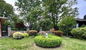 8904 BRIDGEHAVEN Ct, Alexandria, VA 22308