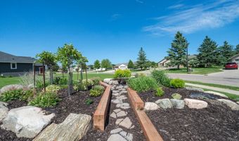 814 Curt Felt Dr, Alexandria, MN 56308