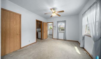 412 S 1st Ave, Brandon, SD 57005