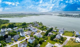 8 Green Acres Dr, Narragansett, RI 02882