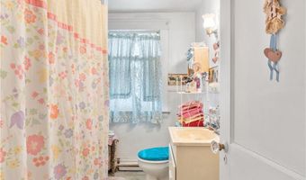 32 Union St, East Greenwich, RI 02818