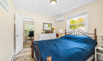 60 Brooklyn Rd, Narragansett, RI 02882