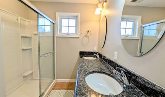 15 Old Oak Dr 15, Brookfield, CT 06804