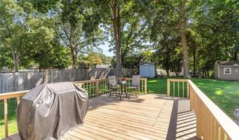 72 Windsor Park Dr, Coventry, RI 02816