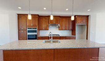 2704 S Spurway Dr, Ann Arbor, MI 48105