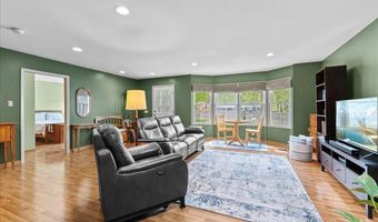 681 Archwood Dr, Ann Arbor, MI 48103