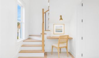 7 Sheffield Ave, Newport, RI 02840