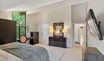 7 Longwood Dr 212, Andover, MA 01810