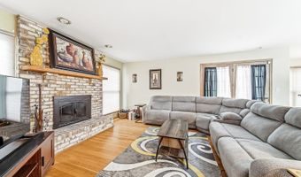 275 Farmhill Dr, Algonquin, IL 60102