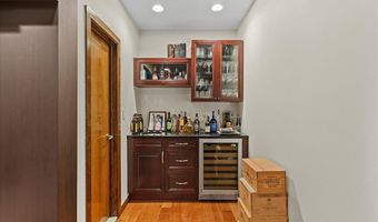 10 Morley Ct, Albertson, NY 11507