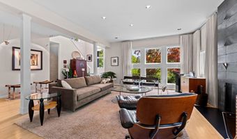 2529 Thornapple Dr, Ann Arbor, MI 48103