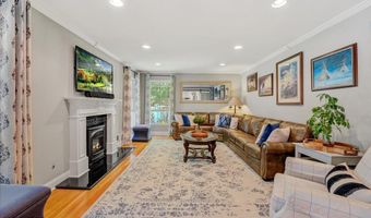 5 Trotter Ter, Belford, NJ 07718