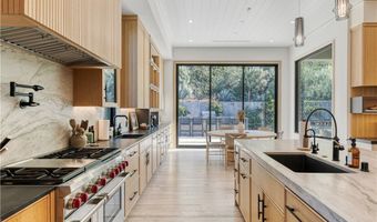 4050 Contera Rd, Encino, CA 91436