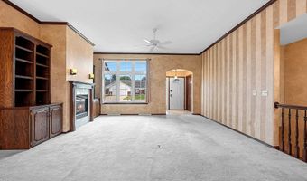 923 W WINDTREE Dr, Appleton, WI 54914