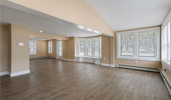 14 W Natick Rd, Warwick, RI 02886
