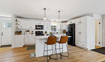 816 Riverside Dr, Augusta, ME 04330