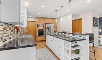 956 Blackoaks Ln, Anoka, MN 55303
