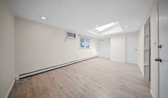 2 Lee Ave, Albertson, NY 11507