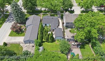 905 N Douglas Ave, Arlington Heights, IL 60004