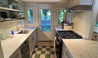 11 Harbor St, Jamestown, RI 02835