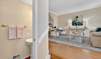 2411 GORGAS Pl, Alexandria, VA 22311