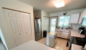 1700 Carriage Homes Dr SW B, Austin, MN 55912