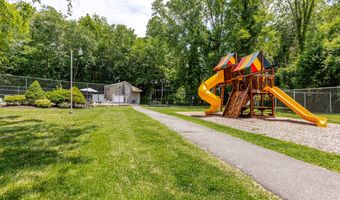 8 Rose Ln 18-10, Danbury, CT 06811
