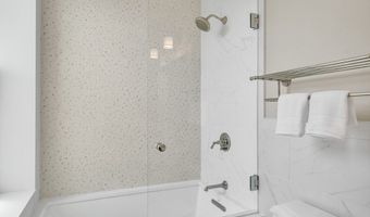 284 Bunker Hill St 4, Boston, MA 02129