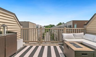 1924 CHAPMAN Ave 10, Rockville, MD 20852