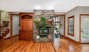679 DEEP WOODS Dr, Aurora, OH 44202