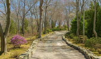 125 Woodruff Ave, Narragansett, RI 02882