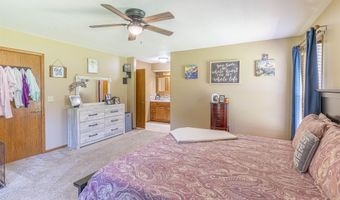 2104 Cedarcrest Ct, Arkansas City, KS 67005